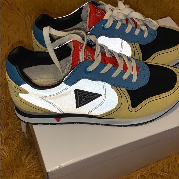 Guess - Picture 4 of 5